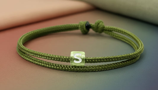 Freundschaftsarmband mit Buchstabe, Surfer Buchstaben Armband, Verstellbar, Green Pepper