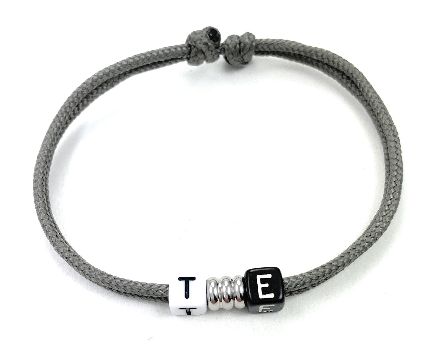 Freundschaftsarmband mit 2 Buchstaben und Edelstahl Bead, Surfer Buchstaben Armband, Verstellbar, Thoundercloud