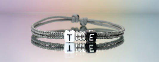 Freundschaftsarmband mit 2 Buchstaben und Edelstahl Bead, Surfer Buchstaben Armband, Verstellbar, Thoundercloud